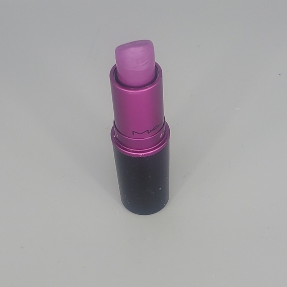 Mac Matte Heroine Lipstick - Picture 2 of 8